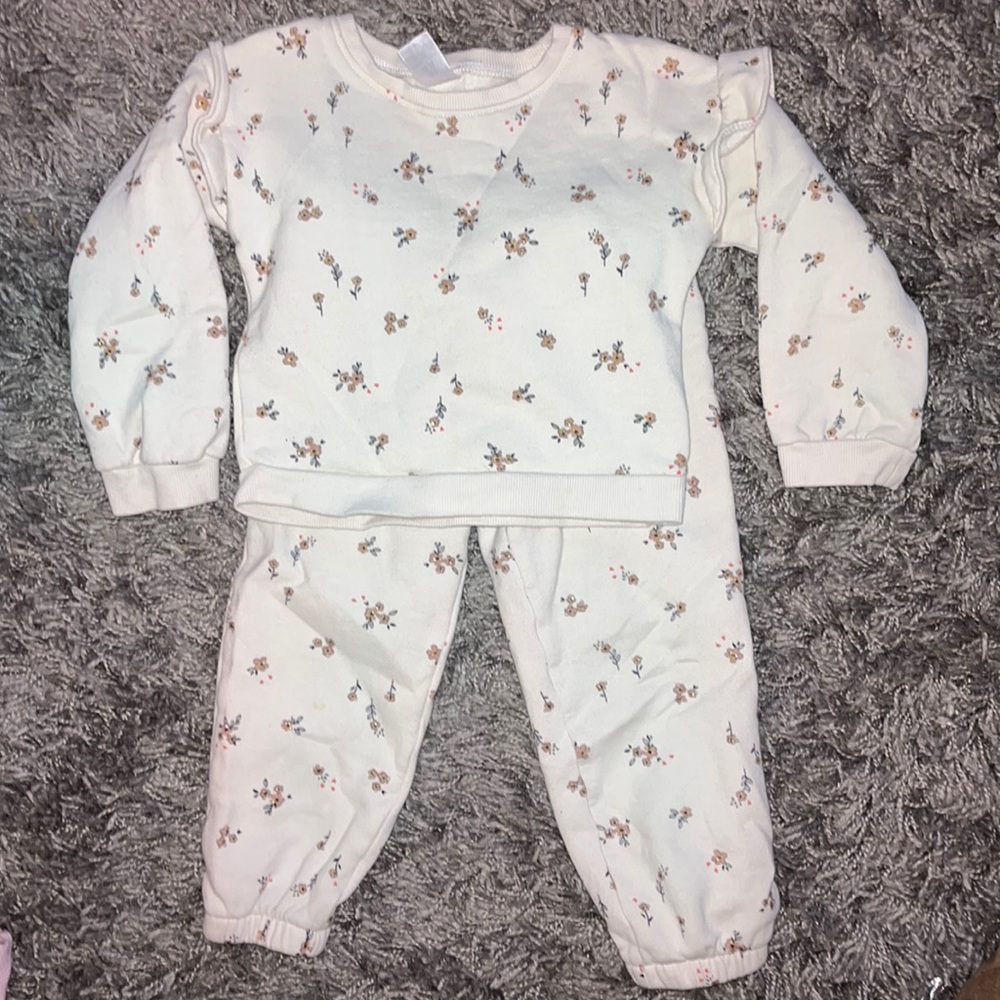 Carters 4T girls sweatsuit